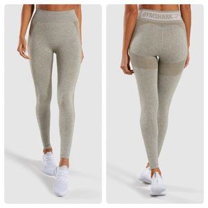 NWT Size S Gymshark flex legging in khaki/sand